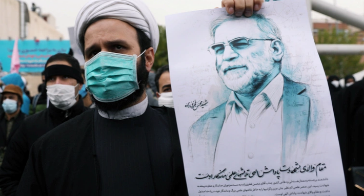 Ông nhận bằng cử nhân Vật lý hạt nhân tại Đại học Tehran vào năm 1987. Sau đó, ông học thạc sĩ tại trường Đại học Isfahan và nhận bằng tiến sĩ về bức xạ hạt nhân và tia vũ trụ. Ảnh: Reuters.