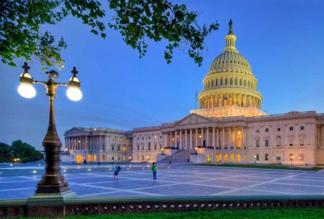 Qua nhiều lần tái thiết và sửa đổi, ngày nay, Điện Capitol có diện tích hơn 16 nghìn mét vuông, bao gồm 540 phòng, 658 cửa sổ và 850 cửa ra vào. Nó có khả năng chứa khoảng 4.000 người cùng một lúc. Ảnh: Sasaki.