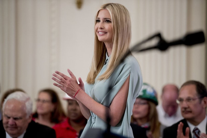 Trong một cuộc phỏng vấn với RealClearPolitics tuần trước, Ivanka nói rằng cô là "người thực dụng". Tương tự như niềm tin của cha cô khi cho rằng chính trị là về con người chứ không phải về đảng phái, Ivanka được cho là tự nhận định bản thân là một "người Cộng hòa theo Trump". Ảnh: AP.