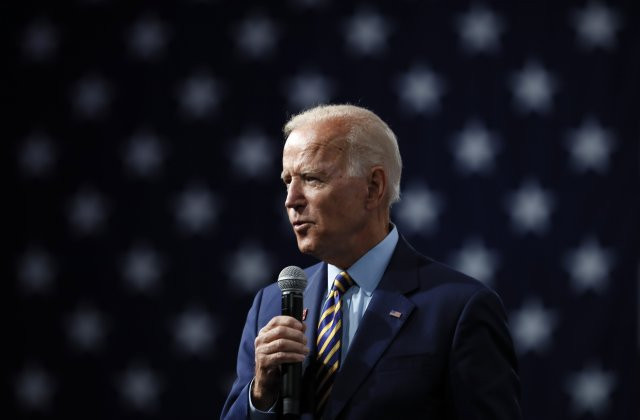 Với Nga, ông Biden từng nói trong một cuộc phỏng vấn trên truyền hình rằng "mối đe dọa" chính đối với Mỹ trên trường quốc tế là Nga, và đối thủ cạnh tranh là Trung Quốc. Tuy nhiên, ông ủng hộ việc đàm phán gia hạn hiệp ước về kiểm soát vũ khí giữa Mỹ và Nga - hiệp ước dự kiến sẽ hết hiệu lực vào tháng 2/2021. Ảnh: US News.