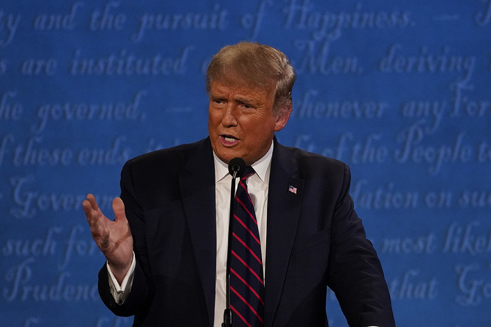 Trong 4 năm vừa qua, ông Trump cũng "ghi điểm" khi đạt được một số thành công về mặt ngoại giao, gần đây nhất là thỏa thuận bình thường hóa quan hệ lịch sử giữa Israel và Các Tiểu vương quốc Ả rập Thống nhất (UAE). Ảnh: Politico.