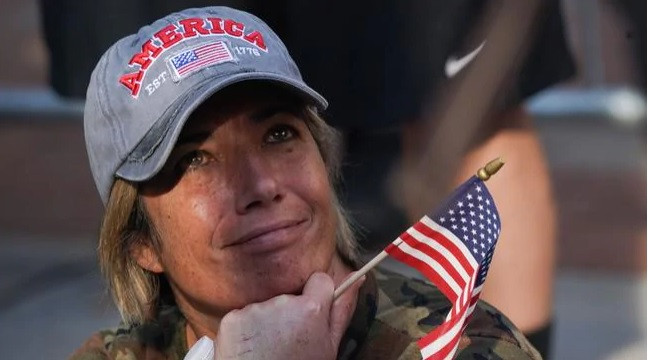 Người ủng hộ Tổng thống Trump rưng rưng nước mắt khi nghe kết quả bầu cử do các hãng truyền thông thông báo. Ảnh: AFP.