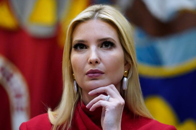"Việc con cái của ông Trump quay lại với truyền hình thực tế không phải điều đáng ngạc nhiên, và việc Ivanka là người được ưu ái nhất cũng thế, bao gồm cả sự quan tâm từ Chương trình Khiêu vũ với Ngôi sao. Thậm chí, cô ấy có thể chọn khung giờ vàng nếu muốn", OK! cho hay.