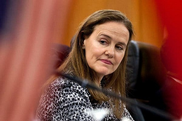 Bà Flournoy đề xuất Mỹ ngăn chặn Trung Quốc ở khu vực bằng cách mở rộng năng lực quân sự của Mỹ để "đủ khả năng đánh đắm toàn bộ các tàu Trung Quốc ở Biển Đông, kể cả dân sự lẫn quân sự, trong vòng 72 tiếng đồng hồ". Ảnh: NYT.