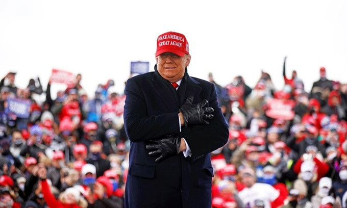 Trong khi đó, vào ngày 1/11, Tổng thống Trump đã tổ chức 5 cuộc vận động tranh cử ở một số bang chiến địa quan trọng, nơi ông đã giành chiến thắng trước bà Hillary Clinton vào năm 2016.
