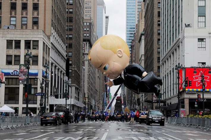 Cuộc Diễu hành Ngày Lễ Tạ ơn Macy's lần thứ 94 ở Manhattan, New York. Do dịch bệnh COVID-19, sự kiện này năm nay không cho khán giả tụ tập theo dõi và tham gia.