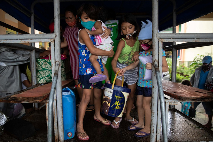 Ông Santos cho biết lũ lụt do bão Vamco gây ra gợi lại ký ức về cơn bão Ketsana tàn khốc, Philippines gọi là Bão nhiệt đới Ondoy, năm 2009, đã cướp đi sinh mạng của hàng trăm người.