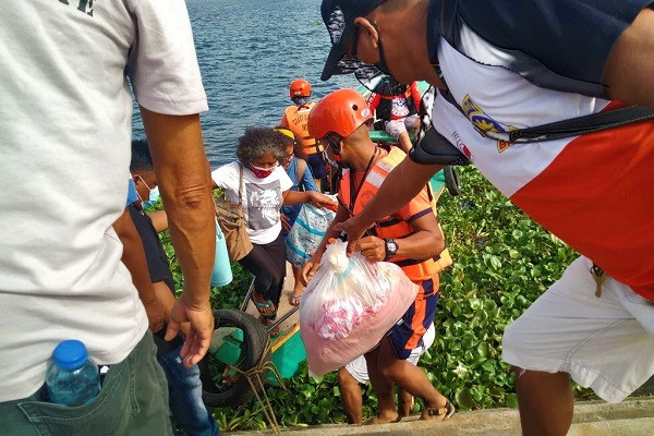 "Chúng tôi dự báo thiệt hại quy mô lớn cả trong trường hợp bão không đạt mức siêu bão. Bão có thể lên đến mức báo động 4, có sức gió 171-220 km/h, gây thiệt hại từ nghiêm trọng đến rất nghiêm trọng trên đường di chuyển", ông Jalad trả lời trên đài PTV. Ảnh: PCG.