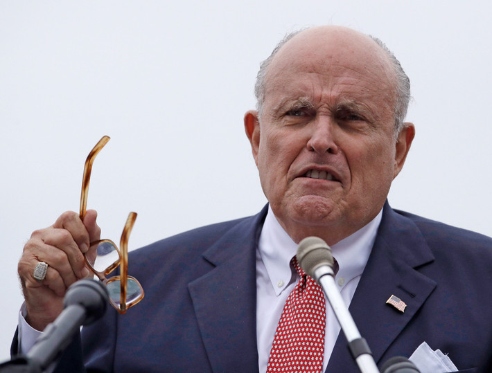 Vào ngày 8/12/1980, một tháng sau khi ông Ronald Reagan đắc cử Tổng thống, ông Giuliani chuyển sang Đảng Cộng hòa. Ảnh: USA Today.