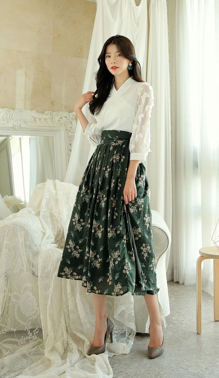 Hiện tại, không nhất thiết công sở nào cũng cần đồng phục. Trong các công ty trẻ, nhiều gen Z (những người sinh từ năm 1997 đến 2012) lại càng thoải mái hơn trong vấn đề này.