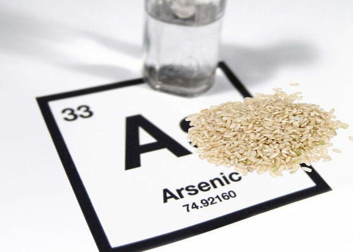 Asen cũng có độc tính cao, thế nhưng, độc tính của aflatoxin còn cao gấp 68 lần so với asen. Đáng lưu ý, aflatoxin thường "ẩn náu" trong những hạt lạc mốc. Ảnh minh họa.