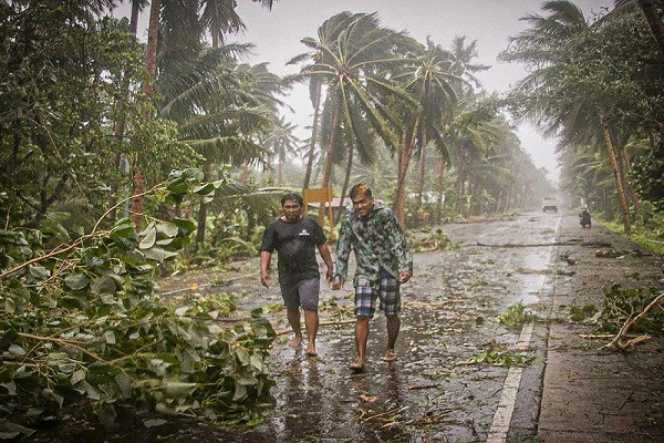 Cơ quan Khảo sát Khí tượng Thủy văn Philippines (PAGASA) cảnh báo, bão Vongfong sẽ gây ra lũ lụt và sạt lở đất, cũng như mưa gió lớn tại các khu vực Đông Visayas, Catanduanes, Sorsogon, Quezon,... Ảnh: GN.