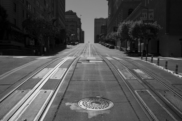 Những bức ảnh dưới đây ghi lại cảnh tượng vắng lặng ở thành phố San Francisco trong thời gian dịch bệnh hoành hành khắp nước Mỹ.