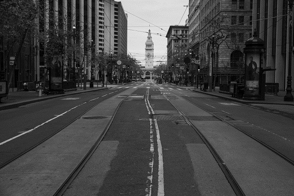 Phố Market không một vóng người ở San Francisco ngày 17/4.