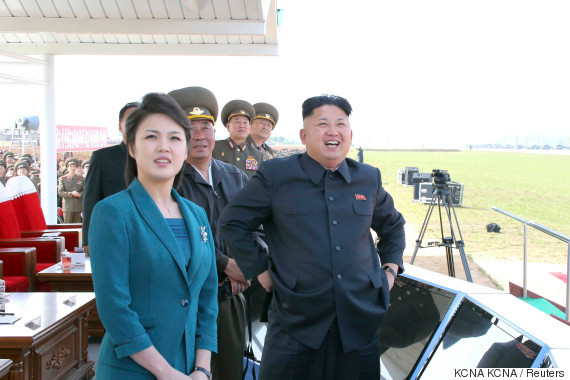 Chuyên gia về Triều Tiên Michael Madden cho rằng nguyên nhân khiến nhà lãnh đạo Kim Jong-un "ở ẩn" 8 năm trước là do sức khỏe của vợ ông, bà Ri Sol-ju, người đang mang thai khi đó. Ảnh: Reuters.