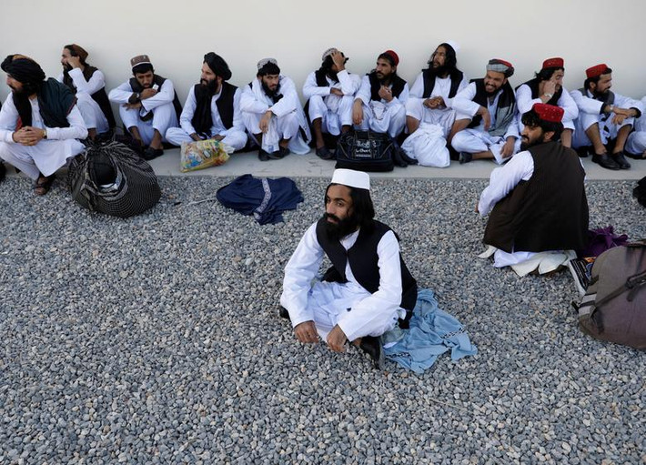 Theo hãng thông tấn Reuters, Chính phủ Afghanistan đã phóng thích 900 tù nhân Taliban nhằm đáp lại việc lực lượng nổi dậy này đề xuất ngừng bắn trong kỳ nghỉ lễ Eid Al-Fitr. (Nguồn ảnh: Reuters)