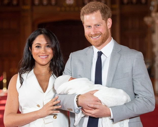 Vợ chồng Hoàng tử Harry đón con trai đầu lòng, bé Archie Harrison Mountbatten-Windsor, vào ngày 6/5/2019.
