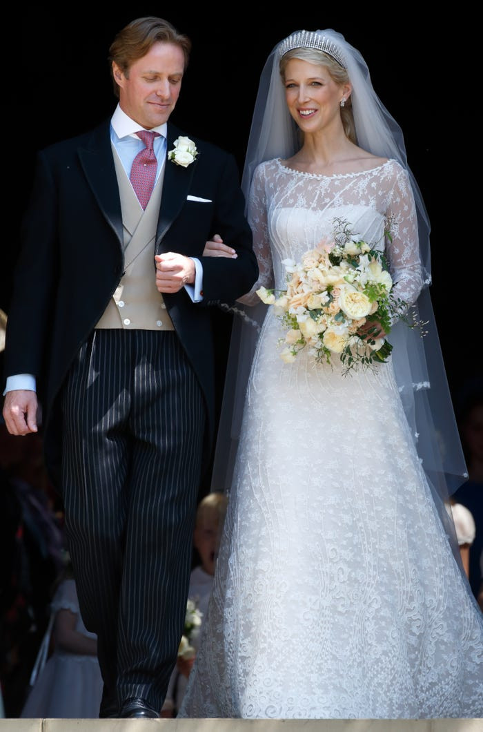 Lady Gabriella Windsor, một thành viên của Hoàng gia Anh, kết hôn với chú rể Thomas Kingston tại nhà nguyện St.George vào năm 2019. Khi đó, cô dâu diện chiếc váy cưới do Luisa Beccaria thiết kế.