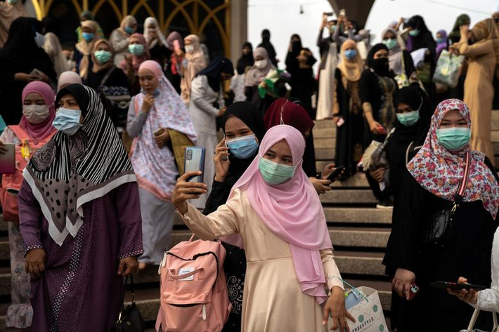 Các tín đồ Hồi giáo mừng lễ Eid al-Fitr tại thủ đô Bangkok, Thái Lan, ngày 24/5.