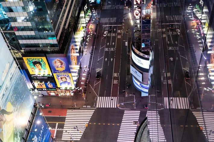 Quảng trường Thời đại ở thành phố New York, Mỹ, vắng lặng hôm 18/3.