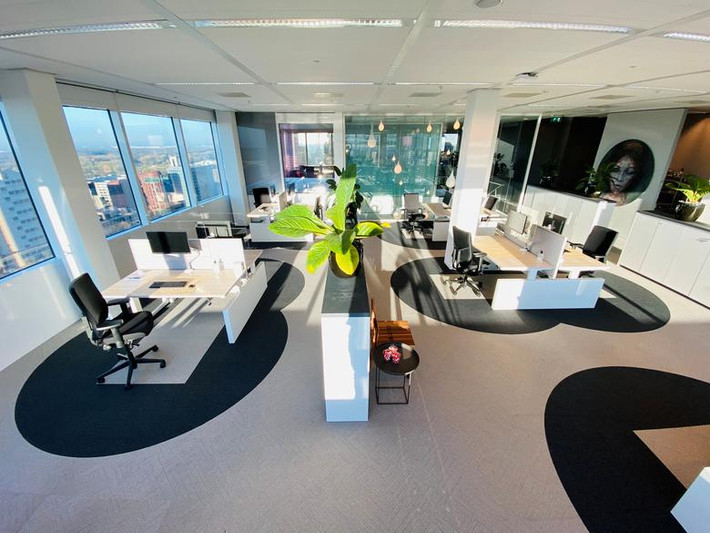 Công ty bất động sản quốc tế Cushman & Wakefield ở Amsterdam có ý tưởng thiết kế văn phòng làm việc đảm bảo tuân thủ khoảng cách xã hội 2 mét.