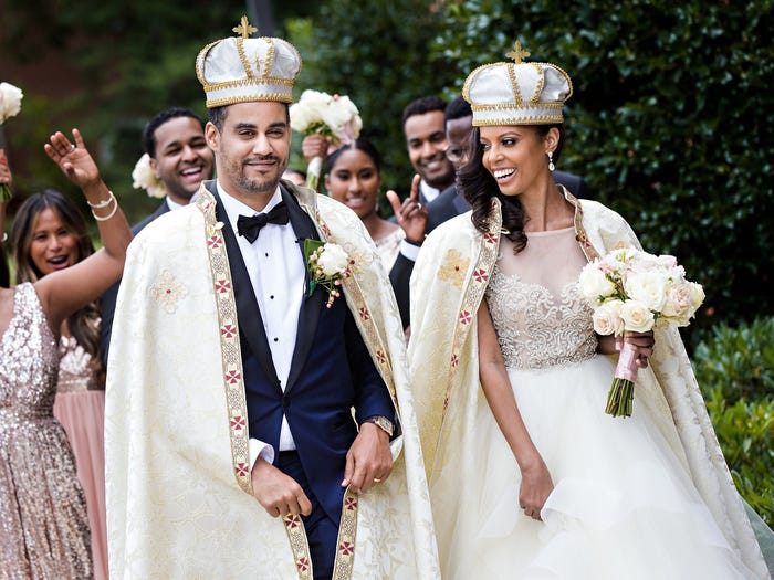 Hoàng tử Ethiopia Joel Makonnen tổ chức hôn lễ với cô dâu Ariana Makonnen tại Washington, Mỹ, hồi năm 2017. Trong ngày cưới, cô dâu diện chiếc váy cưới Lazaro.