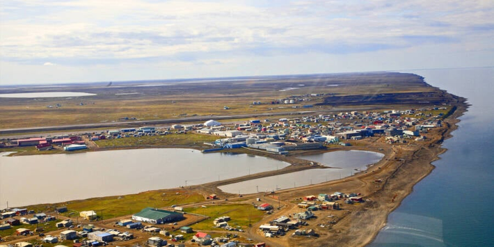 10. Utqiaġvik (Alaska) là thành phố lạnh nhất và xa nhất về phía bắc của Mỹ. Nhiệt độ thấp nhất từng được ghi nhận tại Utqiaġvik là -48 độ C vào ngày 3/2/1924. Ảnh: Wikimedia Commons.