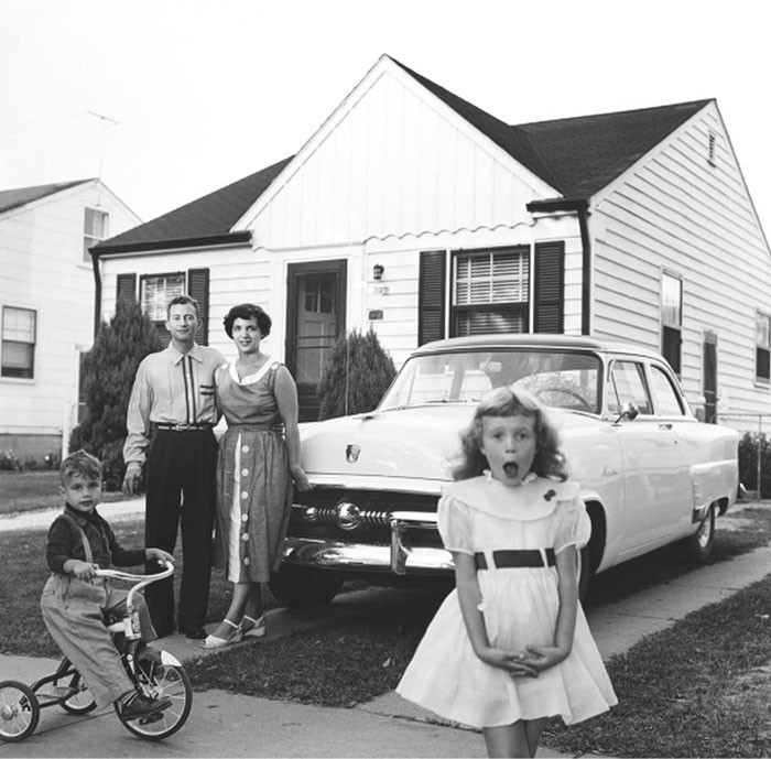 Các thành viên trong một gia đình trung lưu ở Detroit, Michigan, năm 1954.