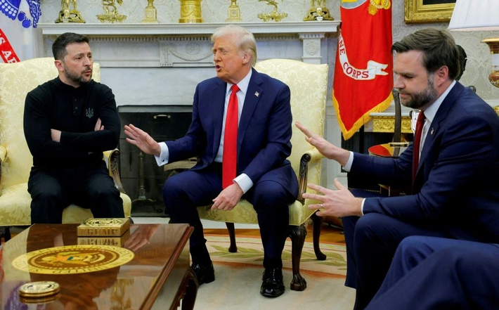 Ông Trump cũng cáo buộc nhà lãnh đạo Ukraine "đang đánh cược bằng mạng sống của hàng triệu người". Ảnh: Reuters.