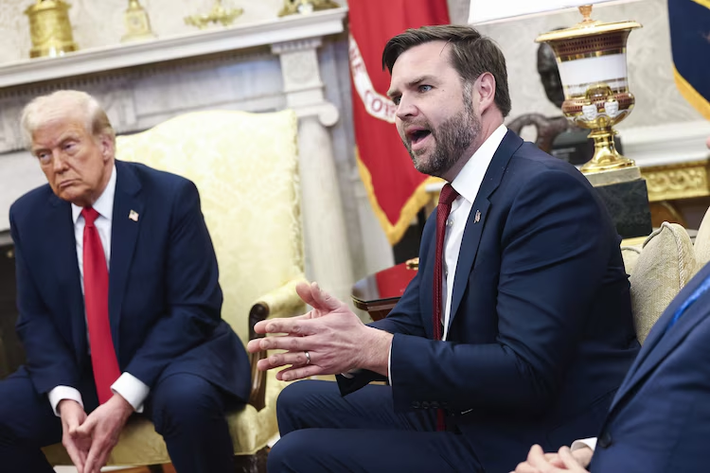 Phó Tổng thống JD Vance phát biểu khi tham dự cuộc gặp tại Phòng Bầu dục của Nhà Trắng ở Washington ngày 28/2. Ảnh: Shutterstock.