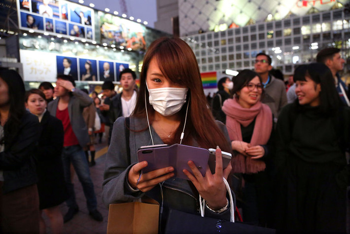 Cảnh đông đúc tại một địa điểm ở Tokyo, Nhật Bản.