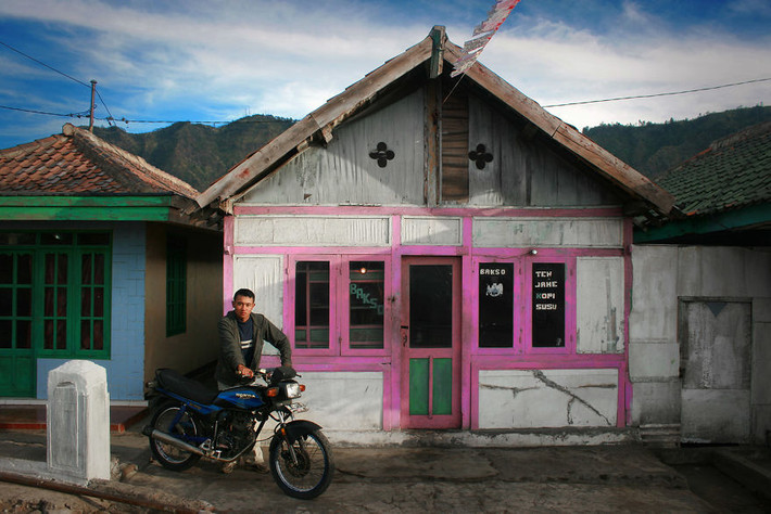 Bức ảnh này chụp tại ngôi làng Cemoro Lawang, Indonesia.