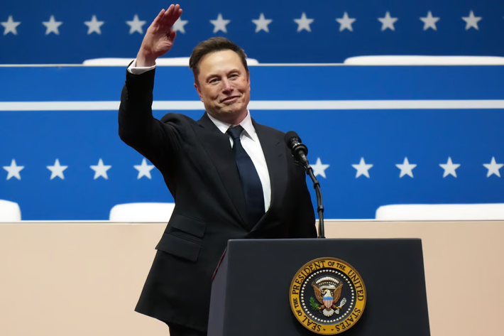 "Cậu ấy chỉ nghĩ Elon Musk là một doanh nhân thiên tài, ngưỡng mộ công việc của ông ấy và muốn noi gương ông ấy trong lĩnh vực kinh doanh", nguồn tin cho biết thêm. Ảnh: TNS.