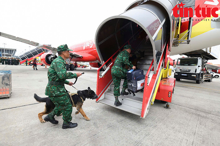 Đoàn cứu hộ Việt Nam sang Myanmar, thể hiện nghĩa cử nhân đạo của Việt Nam với bạn bè quốc tế.