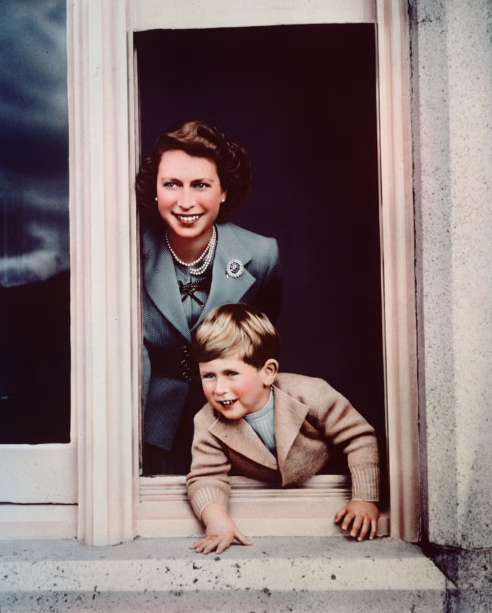 Ông là con trai cả của cố Nữ hoàng Anh Elizabeth II và Hoàng thân Philip. Ảnh: Pinterest.