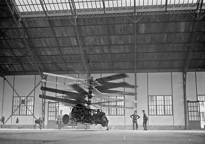 Chuyến bay thử nghiệm của trực thăng Pescara năm 1922.