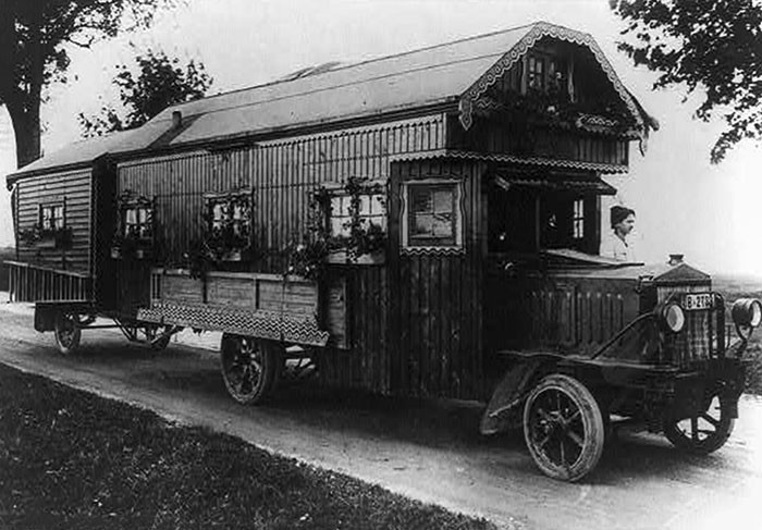 Quý tộc Áo mang "cửa hàng kẹo lưu động" lên đường vào năm 1922.