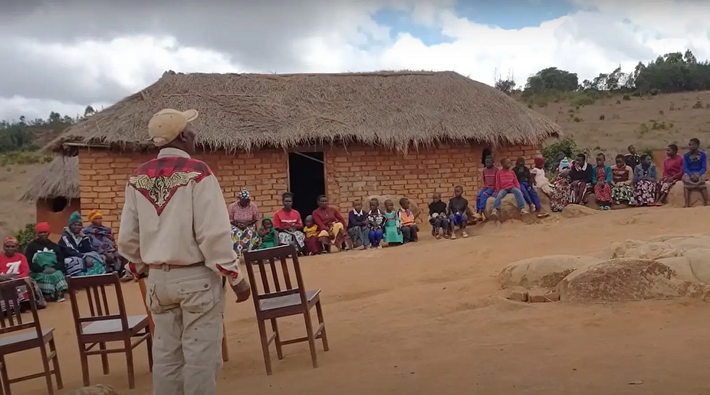 Trong cuộc phỏng vấn gần đây với Afrimax, Kapinga chia sẻ ông bắt đầu "mở rộng" gia đình theo yêu cầu của cha mình. Ảnh: Pulse.