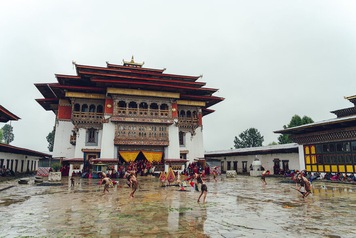 Tsechu là lễ hội nổi tiếng nhất ở quốc gia này.