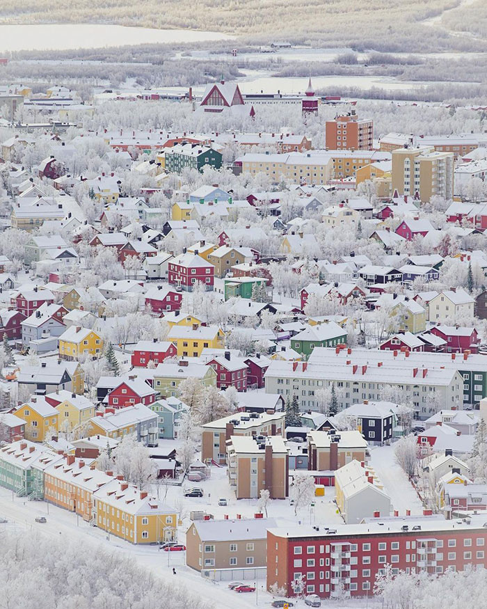 Thị trấn Kiruna được bao phủ bởi tuyết trắng.