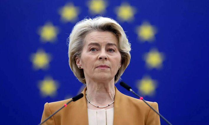 Ban đầu, bà Ursula von der Leyen học Kinh tế tại Đại học Göttingen, Đại học Münster và Trường Kinh tế London (1977 – 1979). Sau đó, bà chuyển sang ngành y tại Trường Y Hannover (1980 – 1987) và làm việc tại đây cho đến năm 1992. Trong thời gian đó, bà lấy bằng Tiến sĩ Y khoa năm 1991. Ảnh: POW.