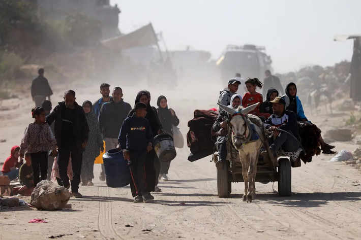 Quân đội Israel đã ban hành lệnh sơ tán khu vực phía bắc và phía đông Gaza, cho thấy các cuộc tấn công trên bộ mới có thể sớm được tiến hành. Ảnh: Reuters.