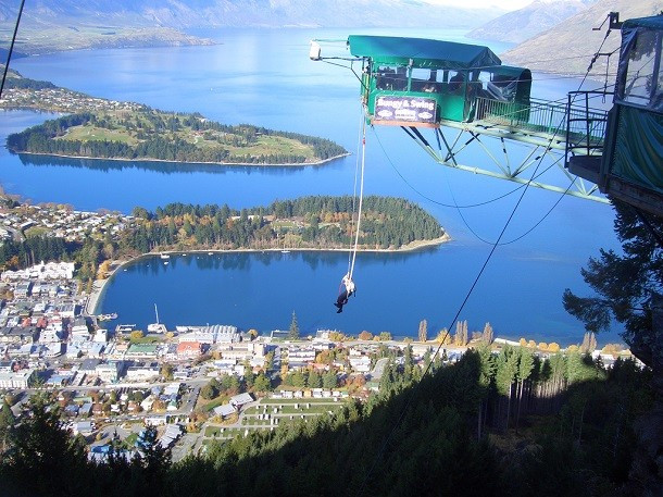 Người dân New Zealand cũng rất thích đi du lịch. Trung bình mỗi năm, mỗi người có 3,8 chuyến du lịch trong nước.
