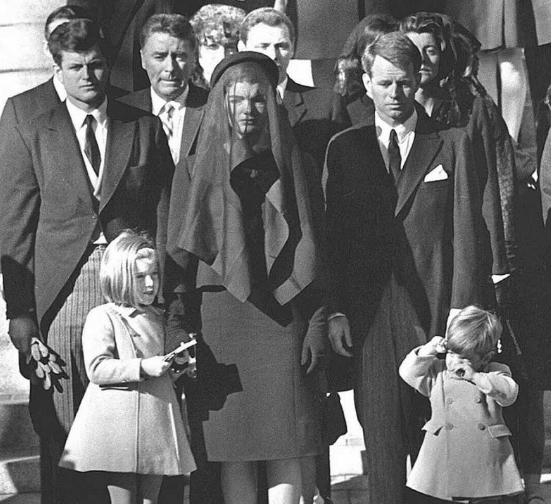 Cựu Đệ nhất phu nhân Mỹ tại lễ tang của chồng, John F. Kennedy, ở thủ đô Washington ngày 25/11/1963.