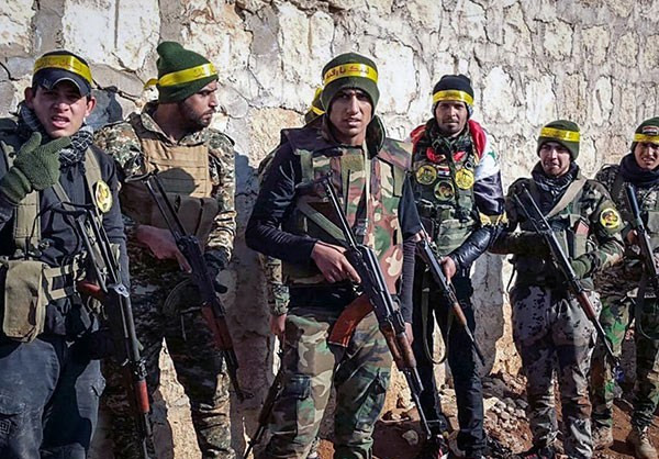 Tốp chiến binh Hezbollah al-Nujaba làm nhiệm vụ tuần tra ở thành phố Aleppo.