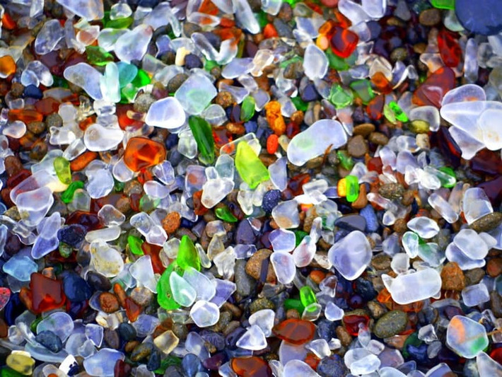Glass Beach ở California, Mỹ, là một bãi biển thủy tinh độc đáo nhất thế giới.
