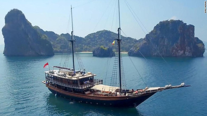 Du thuyền Dunia Daru có thể chở tới 14 du khách, luôn sẵn sàng phục vụ khách du lịch muốn khám phá quần đảo Mergui tuyệt đẹp này.