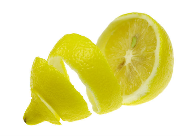 3. Chanh: Vỏ chanh giàu vitamin C và flavonoid được biết đến là những chất có hoạt tính chống oxy hóa và chống viêm cao. Các hợp chất này có thể giúp giảm viêm và rối loạn chức năng tế bào, đồng thời thay đổi chức năng của tế bào liên quan đến béo phì.