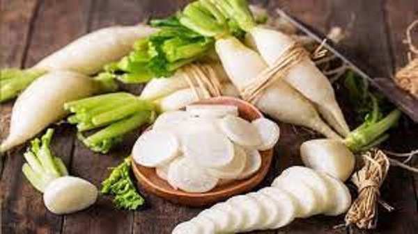 Các hoạt chất glucoside trong củ cải trắng có tác dụng chống oxy hóa mạnh, có thể mang lại tác dụng làm đẹp, chống lão hóa.