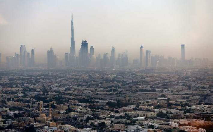 Burj Khalifa là tòa nhà chọc trời ở Dubai, Các Tiểu vương quốc Ả Rập Thống nhất (UAE), giữ kỷ lục là công trình kiến trúc cao nhất thế giới trong khoảng thời gian từ năm 2007 đến nay. Tòa nhà cao 830 mét và được hoàn thành vào năm 2010.